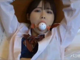 一群精力充沛的女人在户外热群交